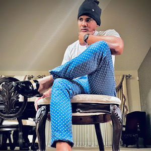 Meet your Posher, Dj vic